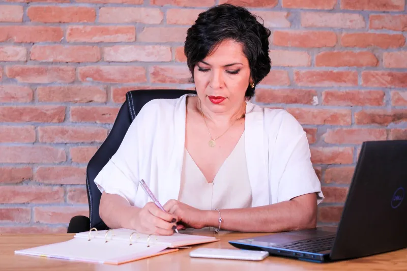 She Lost the Business and Found the Lesson Nobody Was Teaching: How Rock Bottom Built a Financial Education Empire